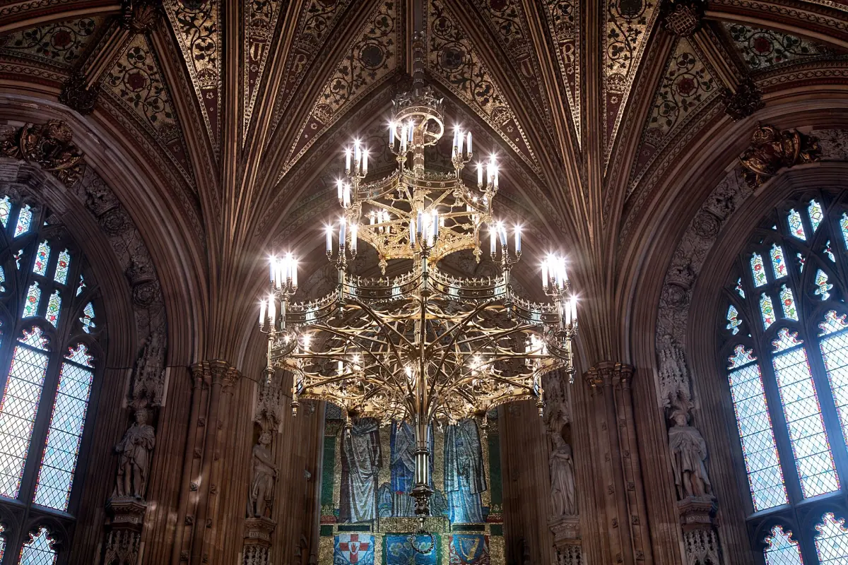 The chandelier in the Central Lobby